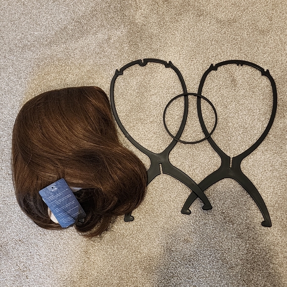 Chestnut Brown Synthetic Mid-length Bob Wig with Bangs One-Size - Picture 4 of 14